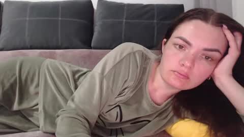 Snapshot of _hidden_frommymoom_ chatting on March 24, 6:57 pm Criss4u online show from March 24, 6:57 pm