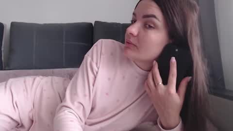 Snapshot of _hidden_frommymoom_ chatting on March 28, 8:47 am Criss4u online show from March 28, 8:47 am