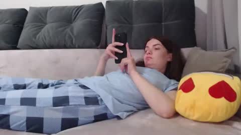 Snapshot of _hidden_frommymoom_ chatting on March 31, 7:14 pm Criss4u online show from March 31, 7:14 pm