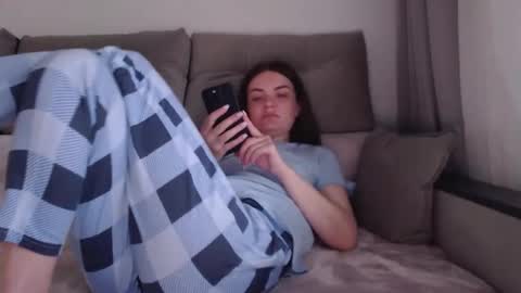 Snapshot of _hidden_frommymoom_ chatting on April 1, 7:20 am Criss4u online show from April 1, 7:20 am