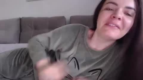 Snapshot of _hidden_frommymoom_ chatting on April 3, 5:49 am Criss4u online show from April 3, 5:49 am