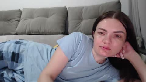 Snapshot of _hidden_frommymoom_ chatting on April 4, 7:00 pm Criss4u online show from April 4, 7:00 pm