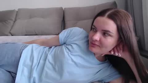 Snapshot of _hidden_frommymoom_ chatting on April 5, 9:28 am Criss4u online show from April 5, 9:28 am