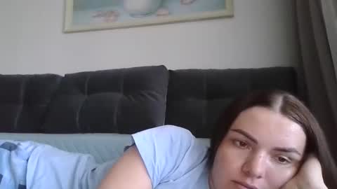 Snapshot of _hidden_frommymoom_ chatting on April 14, 12:44 pm Criss4u online show from April 14, 12:44 pm