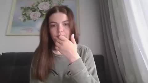 Snapshot of _hidden_frommymoom_ chatting on April 16, 6:47 am Criss4u online show from April 16, 6:47 am