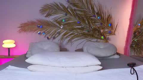 Holly online show from February 9, 7:27 am