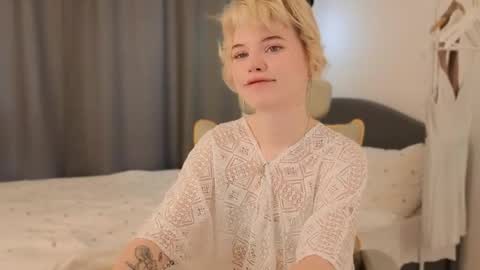 Snapshot of _honnyland chatting on May 23, 11:47 am Alisha online show from May 23, 11:47 am
