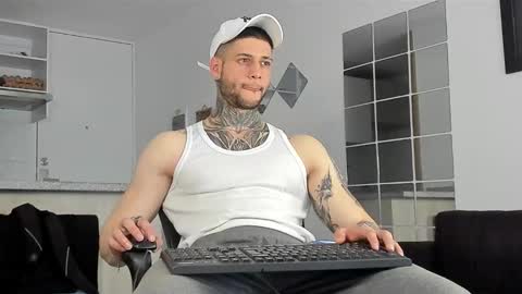 Snapshot of _jamesleandros chatting on January 2, 9:28 pm jeison online show from January 2, 9:28 pm