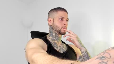 Snapshot of _jamesleandros chatting on October 3, 1:57 am jeison online show from October 3, 1:57 am