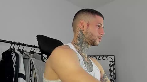 Snapshot of _jamesleandros chatting on October 17, 6:32 pm jeison online show from October 17, 6:32 pm