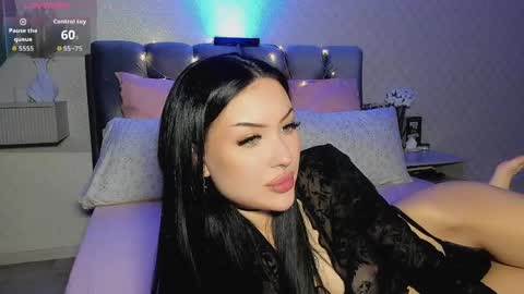 Jess blond and Leila brunette online show from April 3, 7:17 am