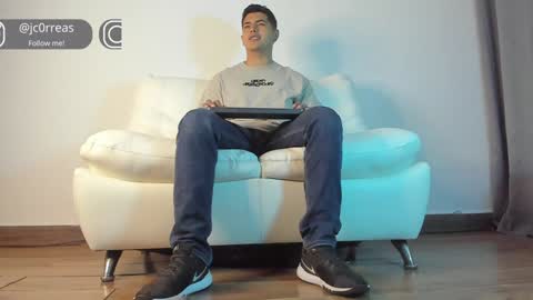 Snapshot of _juanes__ chatting on January 2, 12:45 am _juanes__ online show from January 2, 12:45 am
