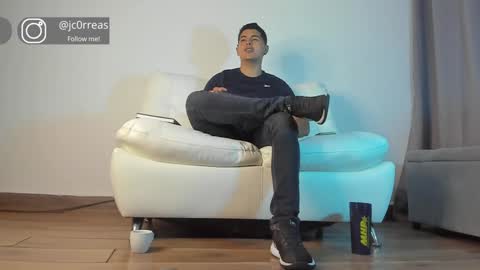Snapshot of _juanes__ chatting on January 12, 11:15 pm _juanes__ online show from January 12, 11:15 pm