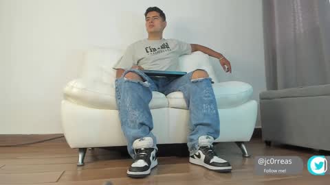 Snapshot of _juanes__ chatting on February 7, 3:19 pm _juanes__ online show from February 7, 3:19 pm