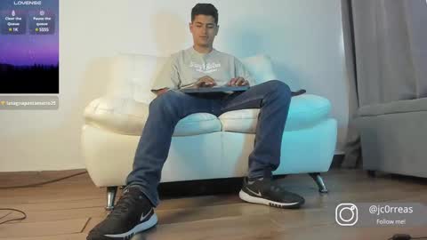 Snapshot of _juanes__ chatting on February 17, 8:47 pm _juanes__ online show from February 17, 8:47 pm