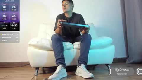 Snapshot of _juanes__ chatting on February 24, 9:20 pm _juanes__ online show from February 24, 9:20 pm