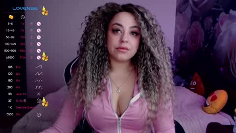 Snapshot of _just_a_queen_3 chatting on December 14, 10:34 am _just_a_queen_3 online show from December 14, 10:34 am