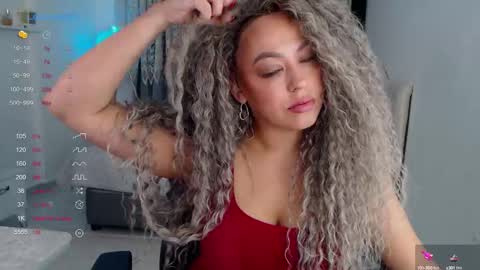 Snapshot of _just_a_queen_3 chatting on October 16, 9:43 am _just_a_queen_3 online show from October 16, 9:43 am