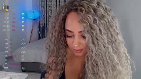 Snapshot of _just_a_queen_3 chatting on October 21, 5:13 pm _just_a_queen_3 online show from October 21, 5:13 pm