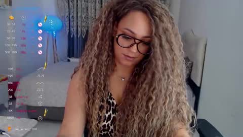 _just_a_queen_3 online show from November 19, 5:13 pm