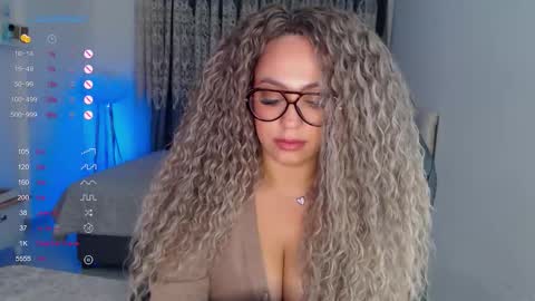 _just_a_queen_3 online show from January 19, 8:29 am