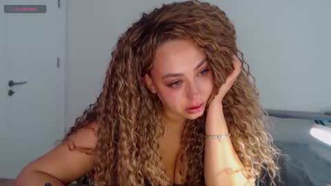 _just_a_queen_3 online show from March 6, 4:09 am