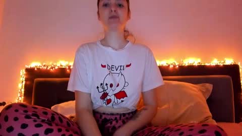 _just_a_simple_girl online show from January 24, 11:59 am