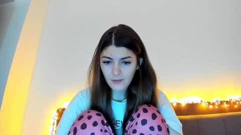 _just_a_simple_girl online show from February 19, 11:17 am