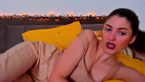 _just_a_simple_girl online show from November 13, 11:31 am