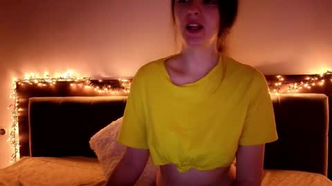 _just_a_simple_girl online show from March 6, 3:25 am