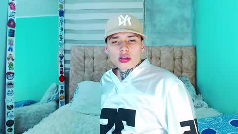 mod online show from November 25, 5:07 am