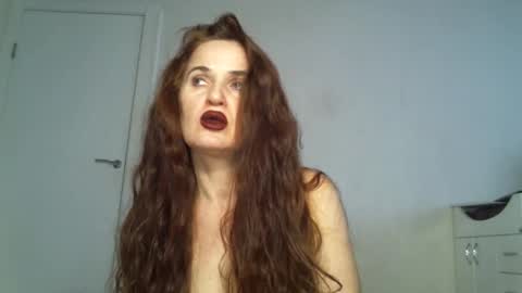 Snapshot of _kapelka_ chatting on February 4, 10:10 am KAPELKA online show from February 4, 10:10 am