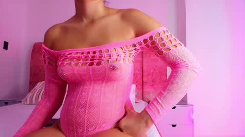 Kendall online show from December 2, 11:59 am