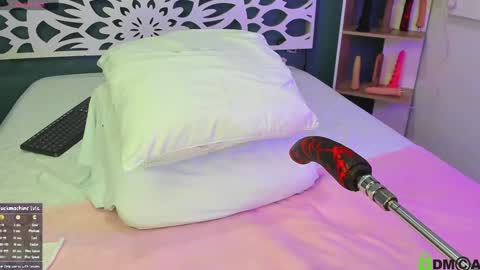 Snapshot of _kheissy_ chatting on December 13, 1:55 pm _kheissy_ online show from December 13, 1:55 pm