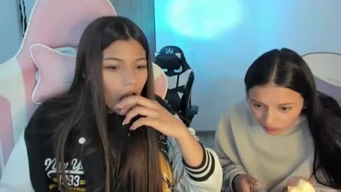 khloe sweet online show from November 24, 8:08 pm