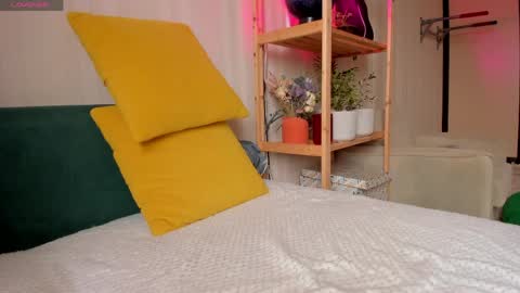 Kiara 0100 - 0700 UTC almost every day online show from March 27, 6:19 am