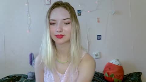 Snapshot of _kikiclark_ chatting on September 17, 8:16 am _kikiclark_ online show from September 17, 8:16 am