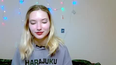 Snapshot of _kikiclark_ chatting on September 26, 8:51 am _kikiclark_ online show from September 26, 8:51 am