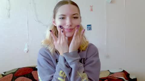 Snapshot of _kikiclark_ chatting on September 27, 9:03 am _kikiclark_ online show from September 27, 9:03 am