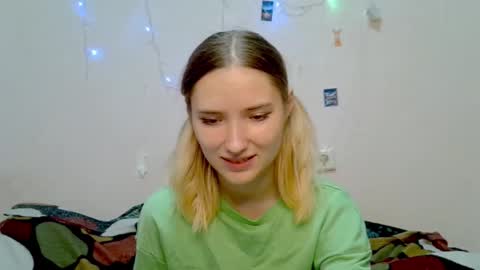 Snapshot of _kikiclark_ chatting on September 28, 8:47 pm _kikiclark_ online show from September 28, 8:47 pm