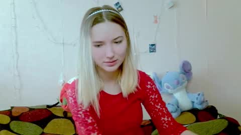 Snapshot of _kikiclark_ chatting on October 1, 8:09 am _kikiclark_ online show from October 1, 8:09 am