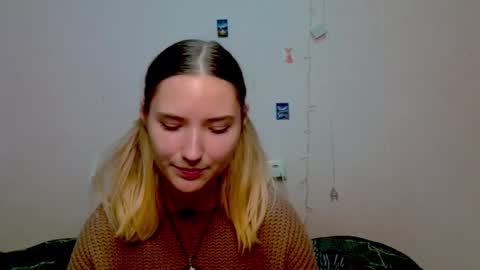 Snapshot of _kikiclark_ chatting on October 8, 8:17 pm _kikiclark_ online show from October 8, 8:17 pm