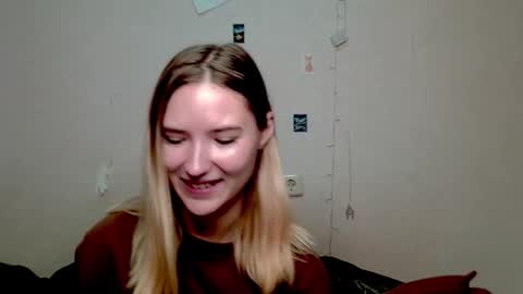 Snapshot of _kikiclark_ chatting on October 10, 8:52 pm _kikiclark_ online show from October 10, 8:52 pm