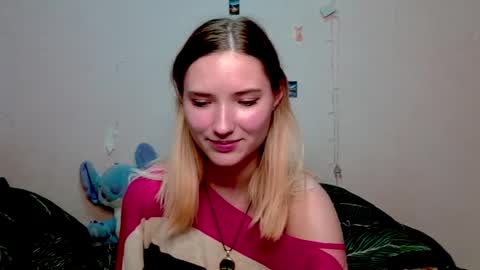 Snapshot of _kikiclark_ chatting on October 11, 7:56 pm _kikiclark_ online show from October 11, 7:56 pm