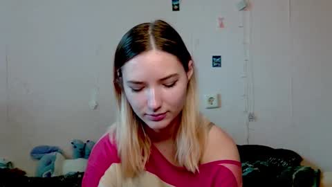 Snapshot of _kikiclark_ chatting on October 12, 8:35 am _kikiclark_ online show from October 12, 8:35 am
