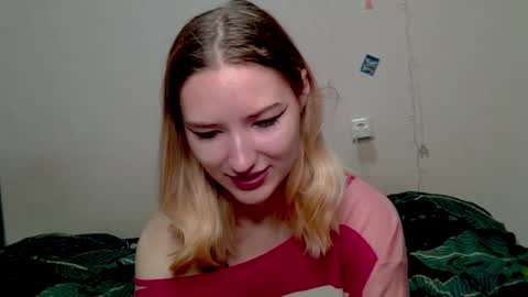 Snapshot of _kikiclark_ chatting on October 17, 1:25 pm _kikiclark_ online show from October 17, 1:25 pm