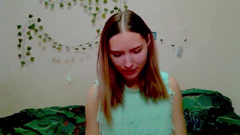 _kikiclark_ online show from November 21, 10:14 am