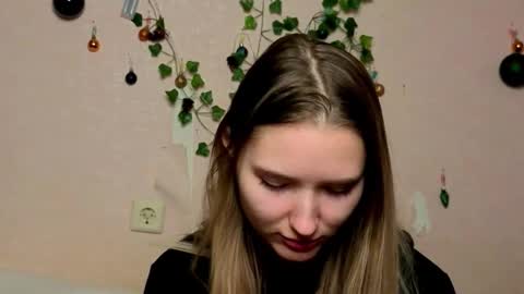 _kikiclark_ online show from January 31, 8:51 pm