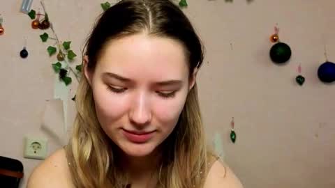 _kikiclark_ online show from February 13, 11:50 am