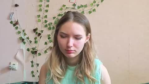 _kikiclark_ online show from March 7, 9:06 am